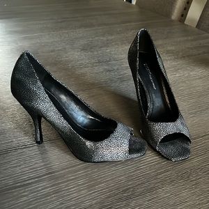 BCBGeneration metallic pumps